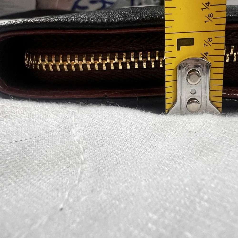 Black‎ Walled Zip Around